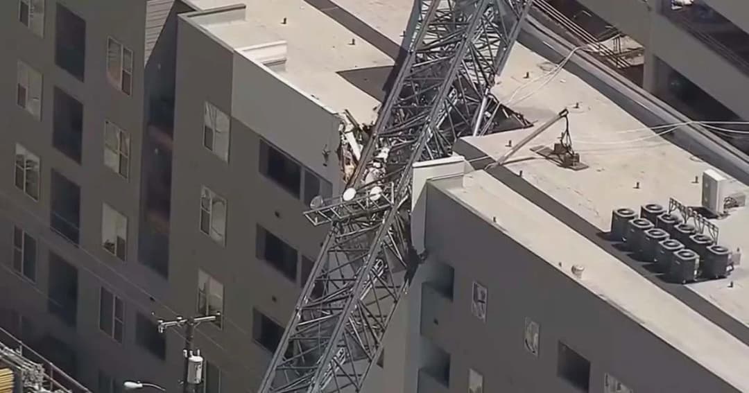 เครนก่อสร้างถล่มทับอพาร์ตเมนต์ในรัฐเท็กซัส ดับ 1 เจ็บ 6