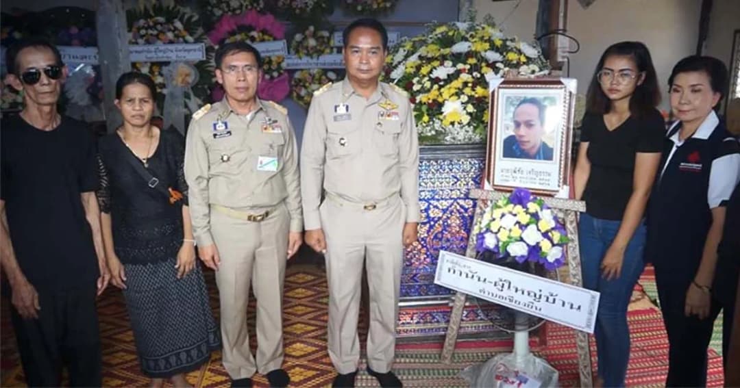 ผวจ.อุดรฯ เคารพศพฮีโร่หนุ่ม ช่วยชีวิตเด็กจมน้ำ ! ภรรยาเผย นาทีที่เห็นสามีจากไปต่อหน้า