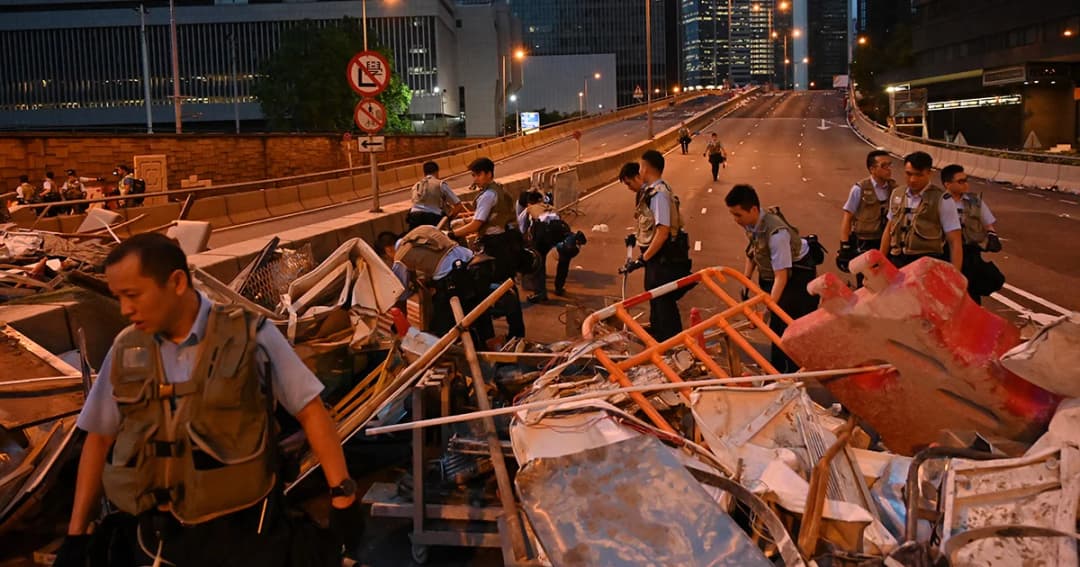 ม็อบฮ่องกงทวีความรุนแรง มีผู้บาดเจ็บกว่า 70 คน และสาหัส 2 ราย
