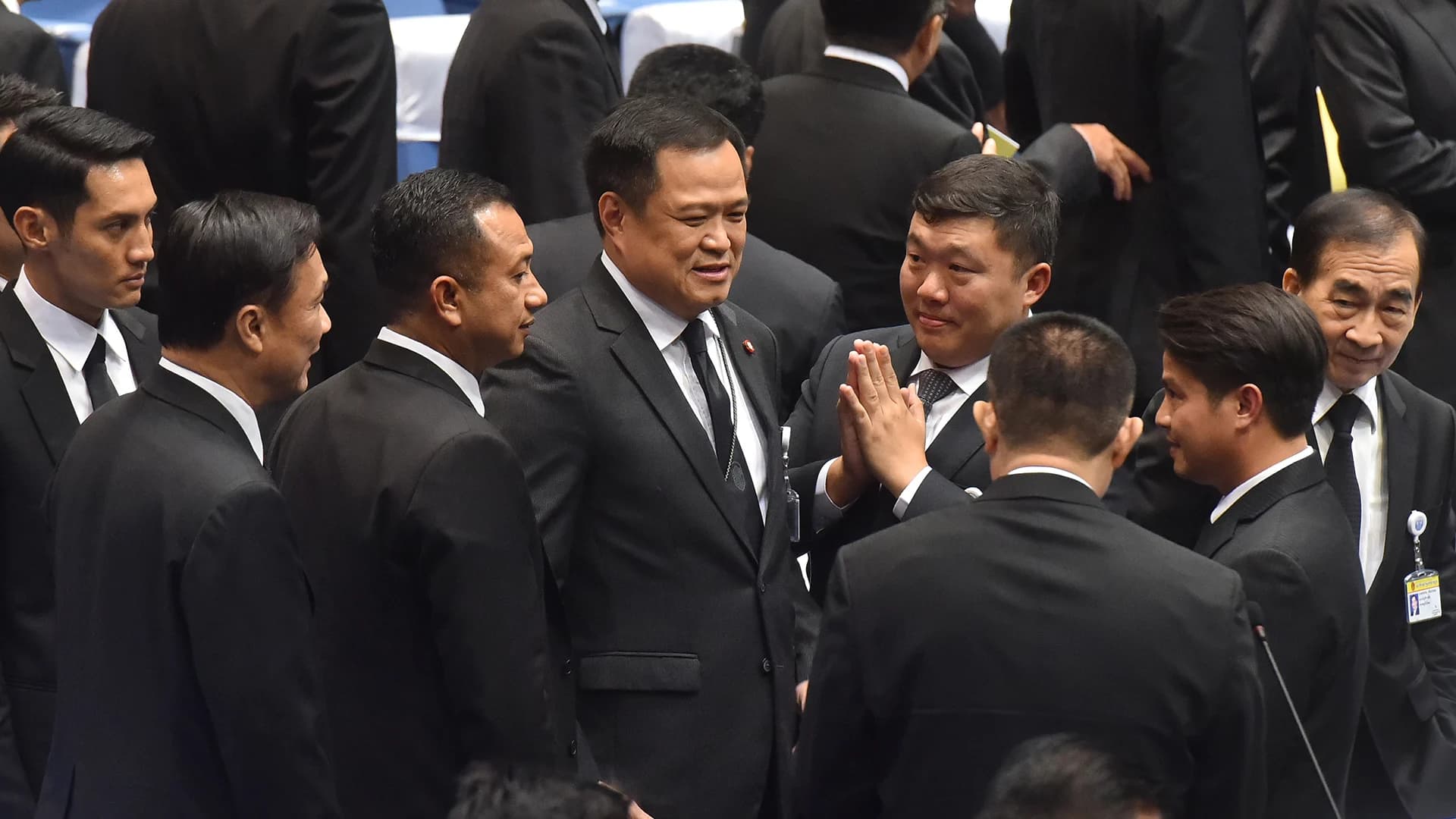 “ภูมิใจไทย” ตั้งกรรมการสอบจริยธรรม “สิริพงศ์” หลังสวนมติพรรค ไม่โหวตประยุทธ์เป็นนายกฯ