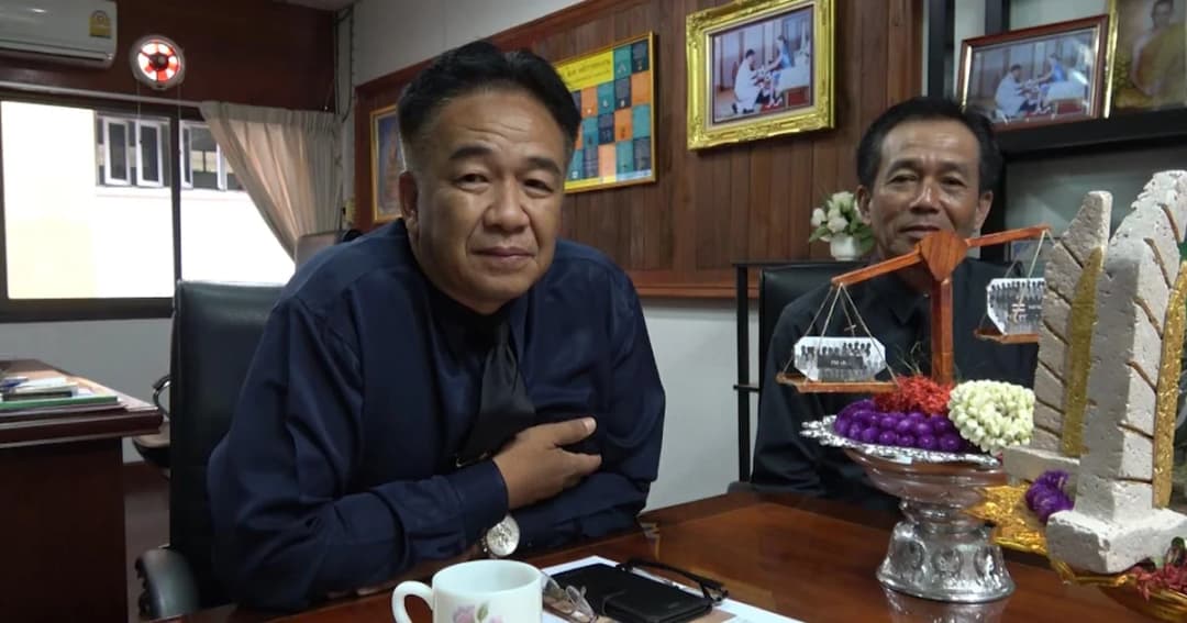 ผอ.รร.ดังในหนองคาย ยันไม่มีทหารตำรวจสั่งลบรูปพานไหว้ครู-ชี้เด็กไม่มีเจตนาร้าย