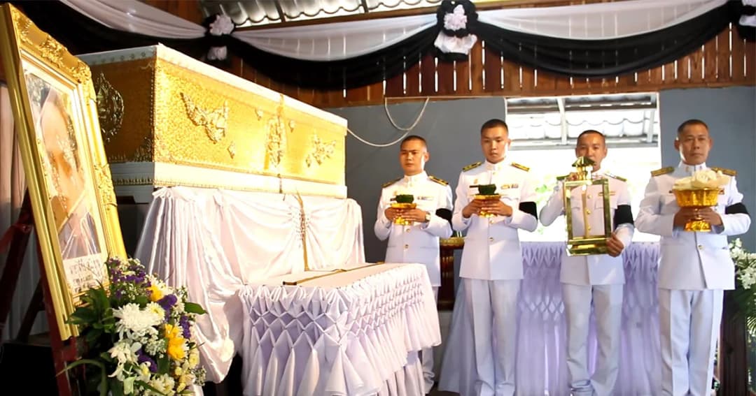 พระราชทานเพลิงศพ วีรบุรุษหาดนางรำ สองเด็กรอดชีวิต บวชอุทิศส่วนกุศล