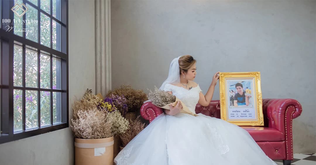 หญิงสาวถ่ายพรีเวดดิ้ง กับรูปภาพคนรัก ที่เสียชีวิตกะทันหัน ก่อนงานแต่ง
