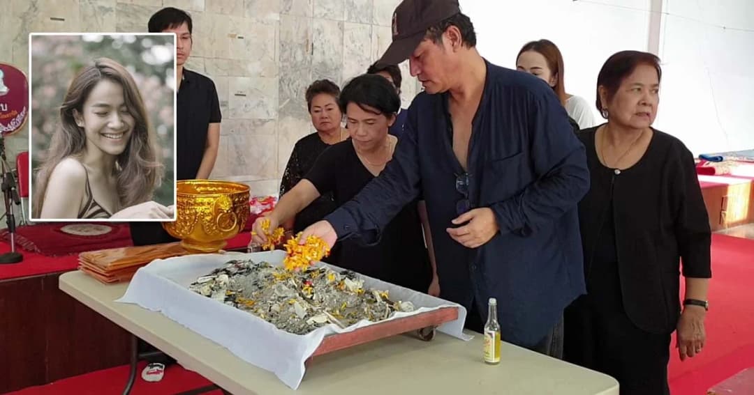 ครอบครัวทองชิว เก็บอัฐิน้ำตาลลอยอังคารที่หัวหิน เก็บกระดูก 7 ชิ้นรอน้องมาทำบุญ