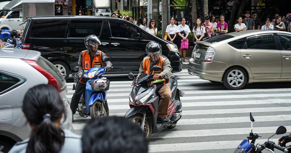 เด้ง รอง ผกก.จราจรบางนา บกพร่องดูแลวิน-สั่งตรวจป้ายขาว เสื้อกั๊กไม่ตรงคน