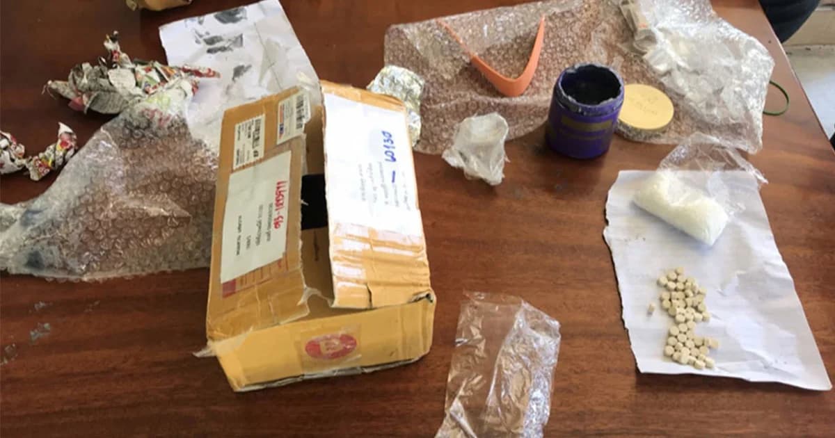 ส่งยาเสพติด ทางไปรษณีย์ ให้สารวัตร ! เเม่เชื่อ ลูกชายถูกกลั่นเเกล้ง