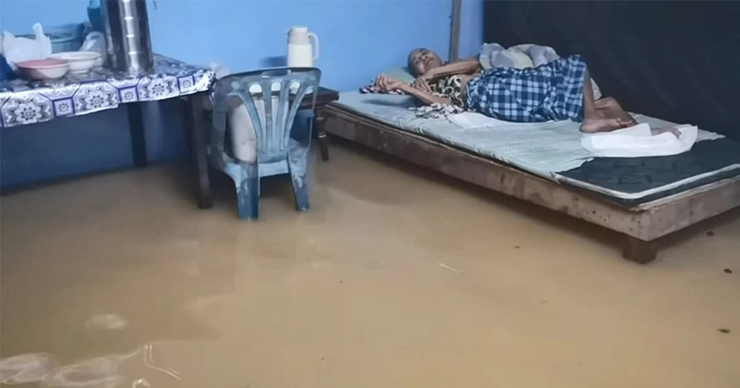 ฝนกระหน่ำ “พังงา” น้ำป่าไหลหลากเข้าท่วมบ้านเรือน ปชช. ในหลายพื้นที่