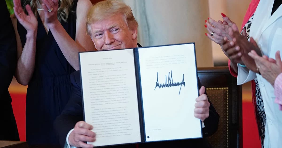 ‘ทรัมป์’ ลงนามคำสั่งคว่ำบาตรอิหร่านรอบใหม่