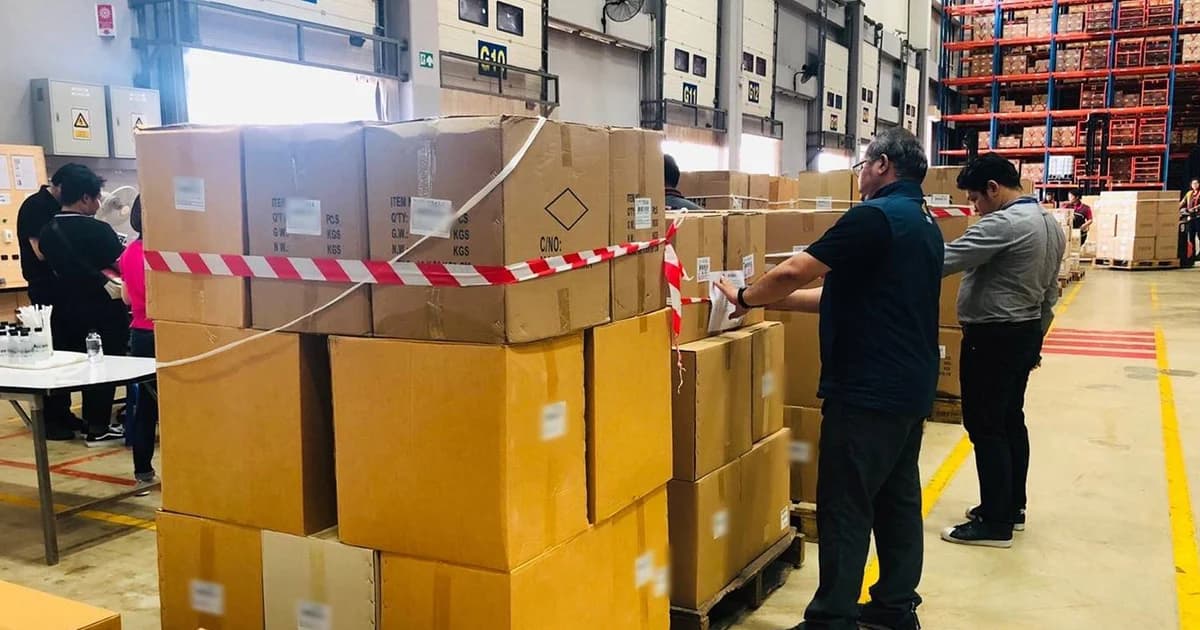 ยึดสินค้าเตรียมขายออนไลน์ ไม่ผ่านสมอ. มูลค่า 20 ล้าน