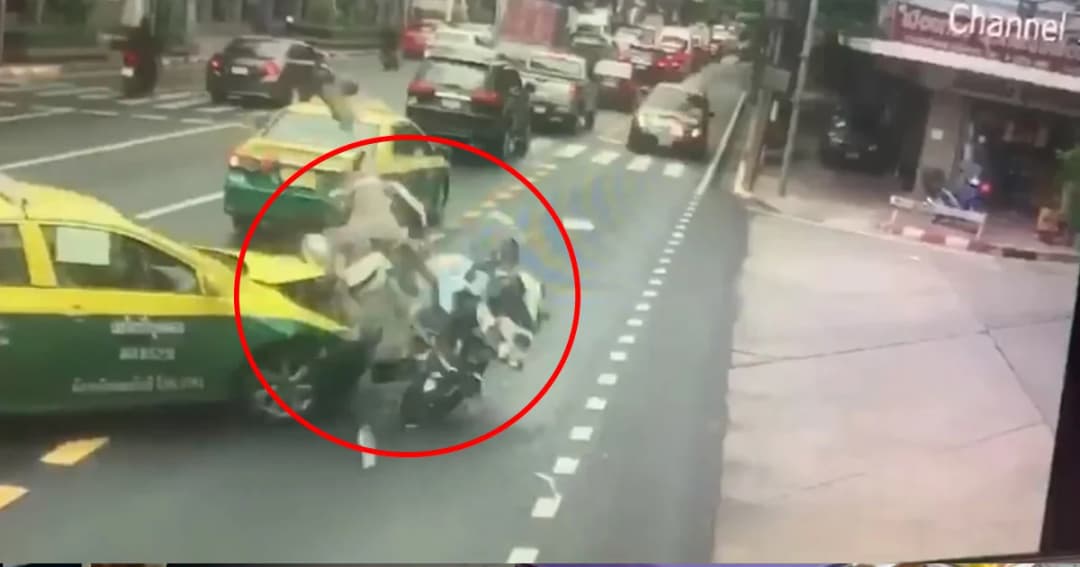 แท็กซี่ชนรถ จยย.นำรถรองผู้บัญชาการทหารสูงสุด