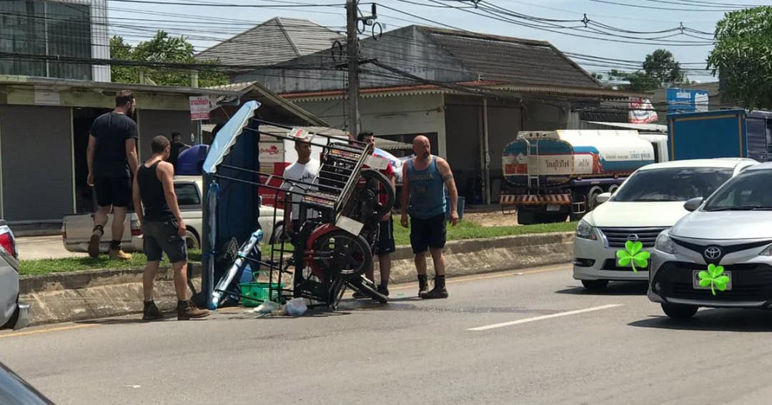 ชื่นชมทีมงาน Fast 9 จอดรถช่วยรถขายโรตีถูกชน