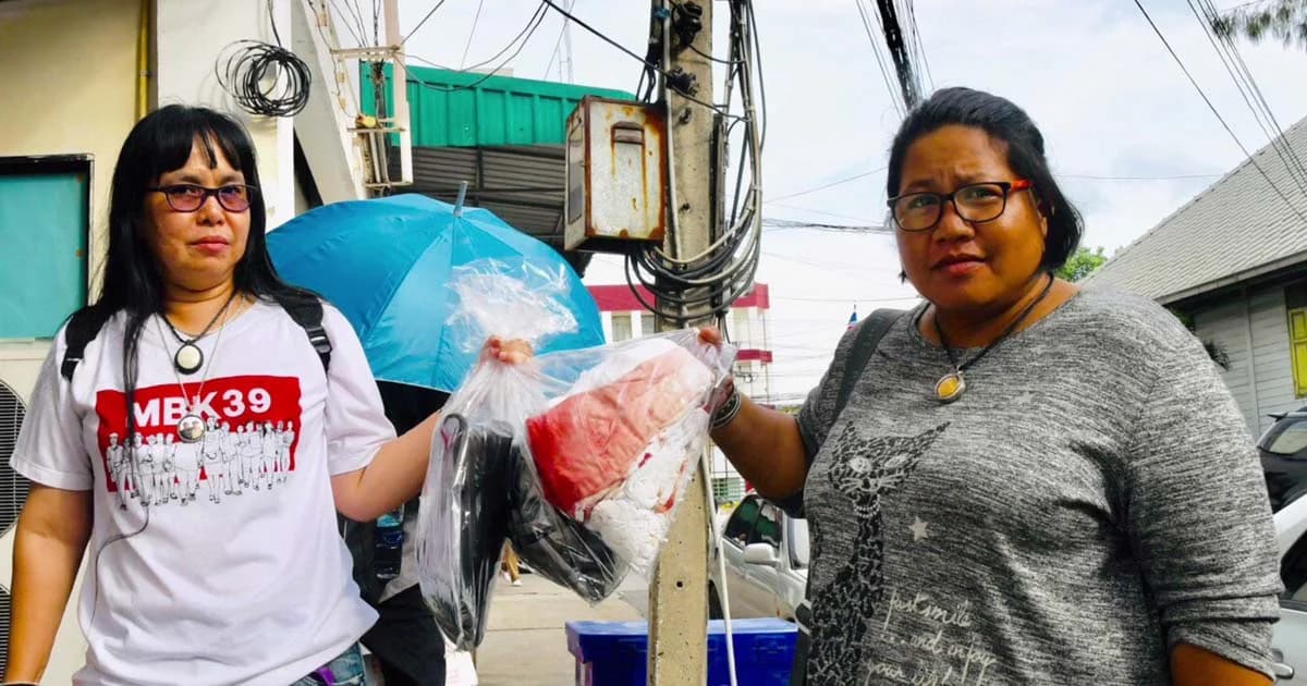 “แม่จ่านิว” ขึ้นโรงพัก หอบเสื้อเปื้อนเลือดแจ้งความแทนลูก