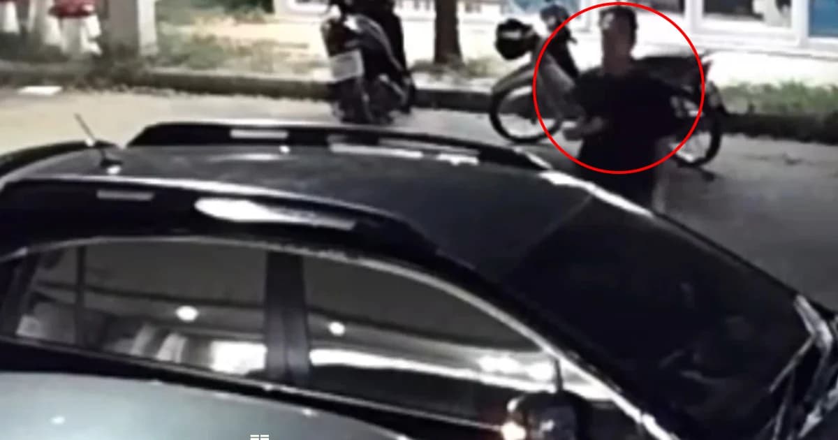 อุทาหรณ์ลงรถไม่ล็อกประตู โจรเปิดรถขโมยกระเป๋าภายใน 1 นาที