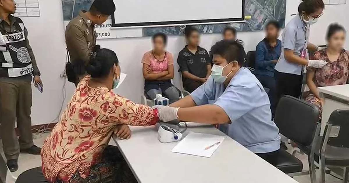 ส่งทีมแพทย์ตรวจสุขภาพ เหยื่อค้ามนุษย์ 20 คน ที่ถูกขังในโกดังร้าง