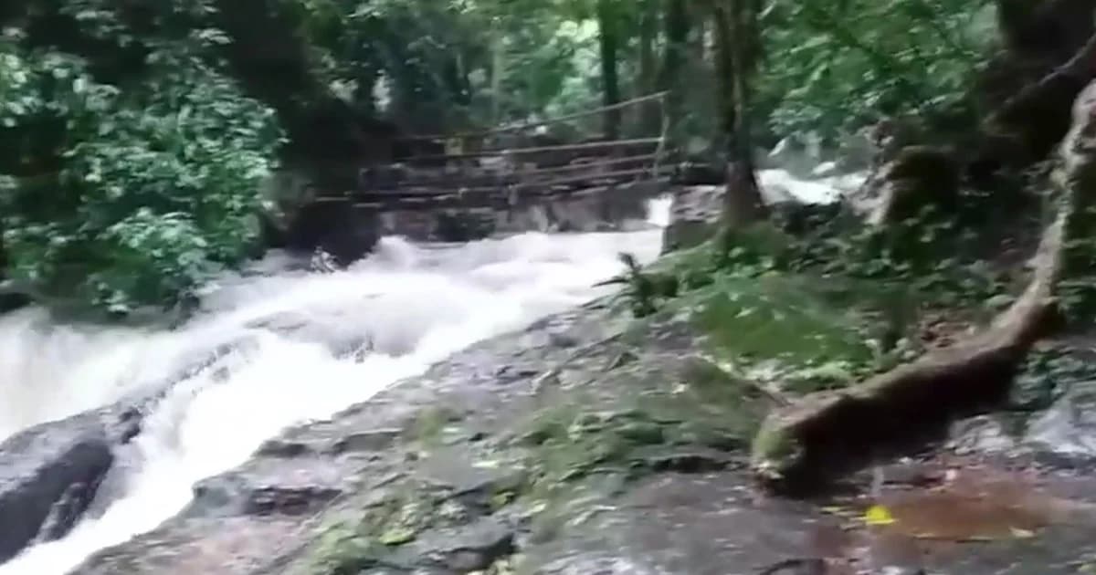 ฝนตกหนักน้ำป่าไหลหลาก อช.แก่งกระจาน สั่งปิด “น้ำตกป่าละอู” ชั่วคราว