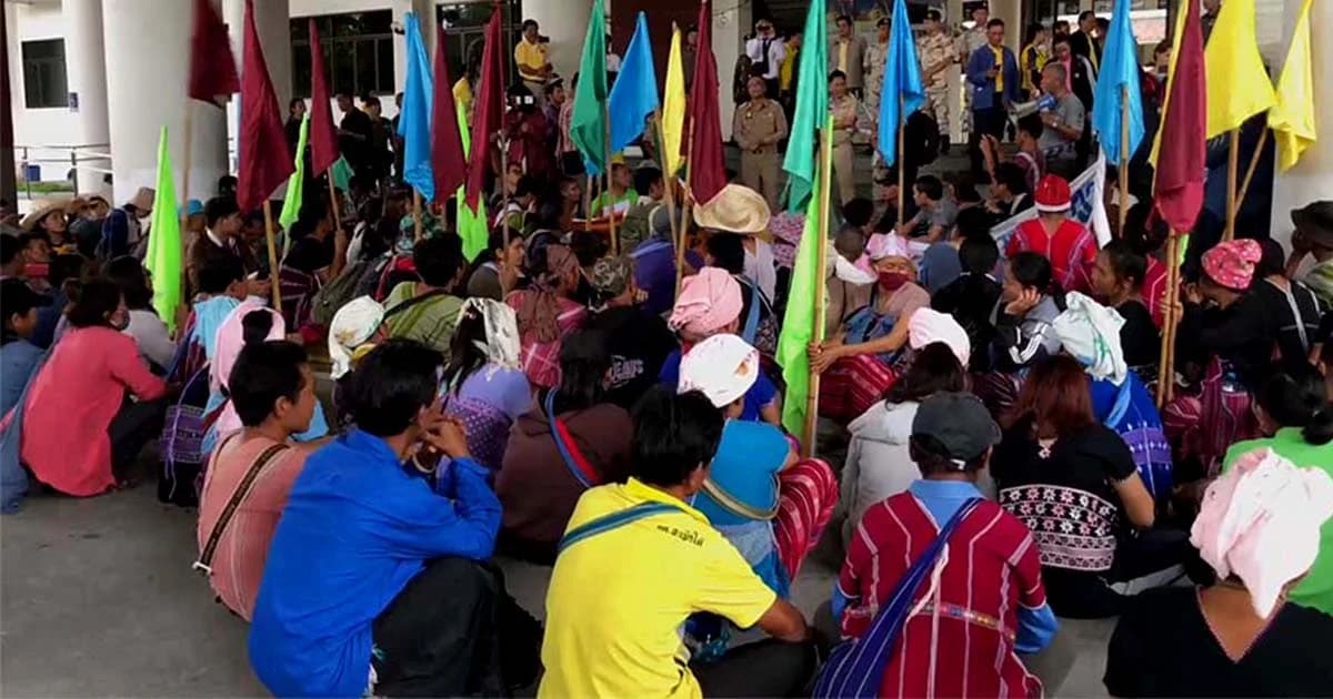 ม็อบเกษตรกรและชาวบ้านอมก๋อย บุกศาลากลางฯ เรียกร้องร้ฐแก้ปัญหาที่ดินทำกิน คัดค้านเหมืองแร่