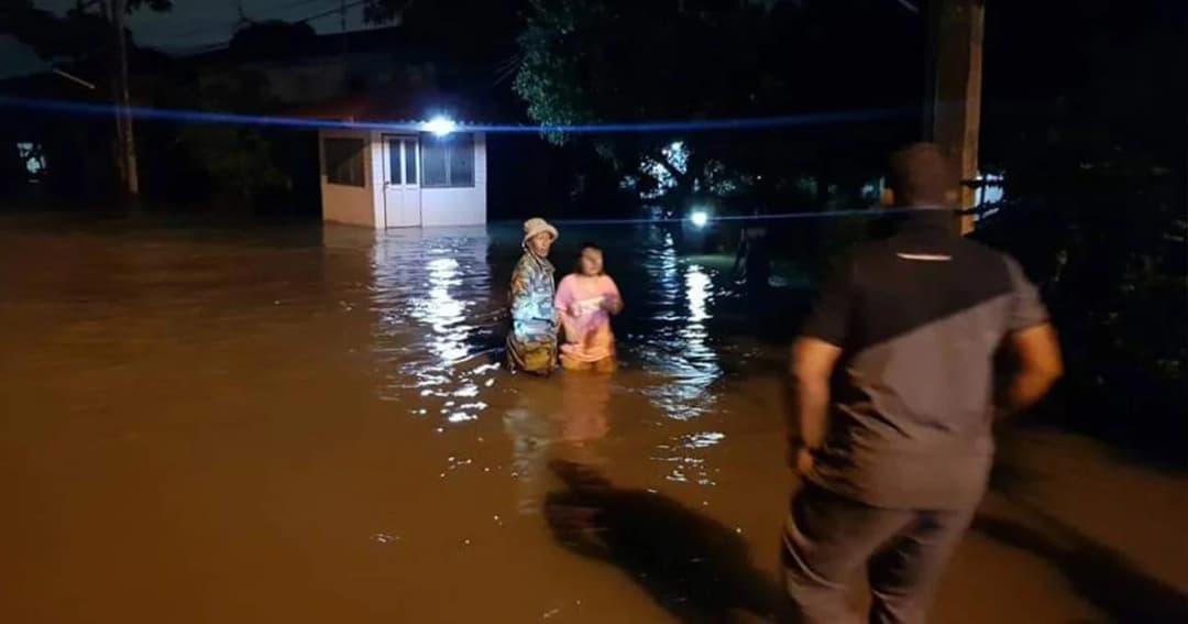 น้ำทะเลทะลักท่วมคลองด่าน  ผู้ว่าฯ ปากน้ำยันเตรียมสูบน้ำช่วยภายในคืนนี้