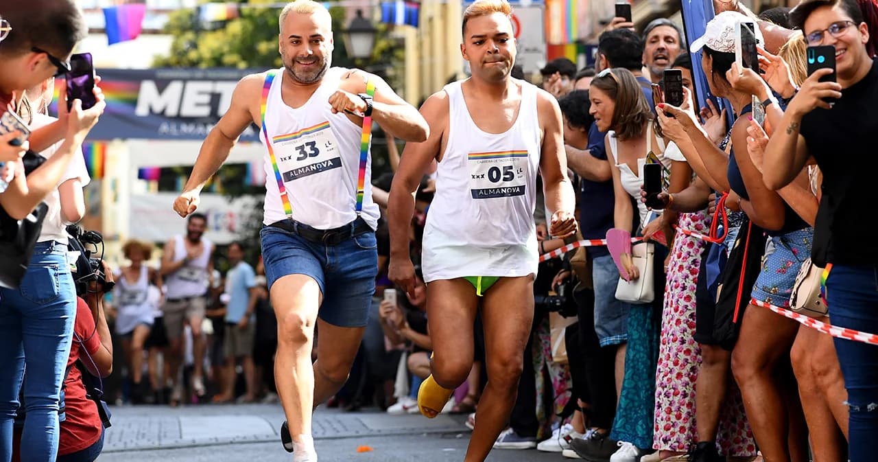 ชาวมาดริดแข่งวิ่งบนส้นสูง ต้อนรับเทศกาลไพรด์