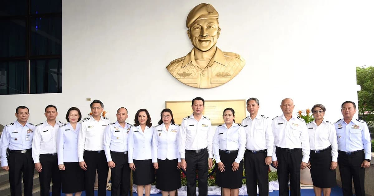 ทอท. เปิดป้าย “อาคาร นาวาตรี สมาน กุนัน” รำลึก 6 ก.ค. ครบ 1 ปี วีรบุรุษถ้ำหลวง