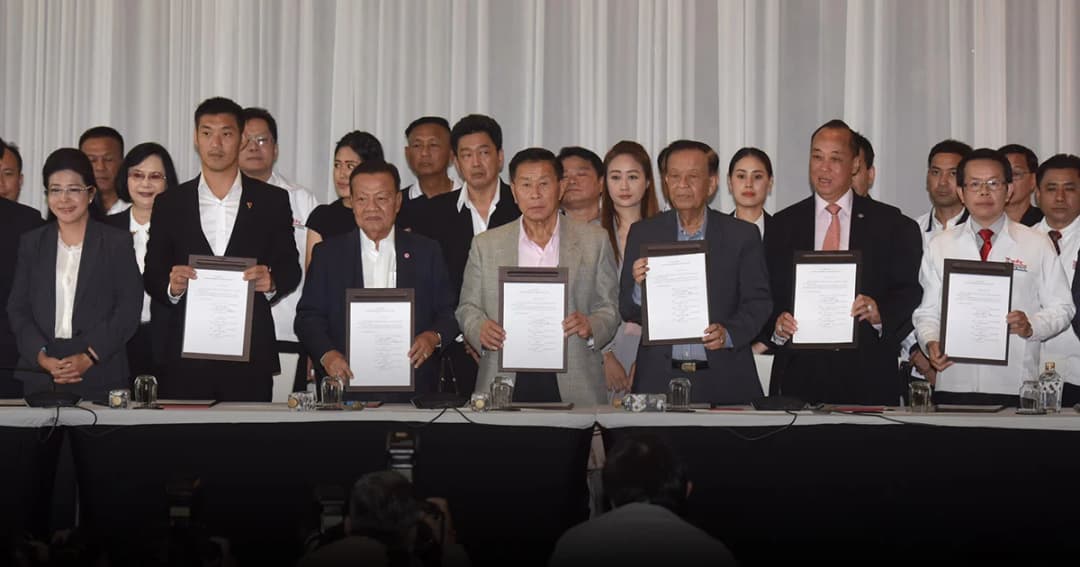 ฝ่ายค้านเตรียมโหมประเด็นแก้รัฐธรรมนูญ ตั้งสภาร่างใหม่ทั้งฉบับ