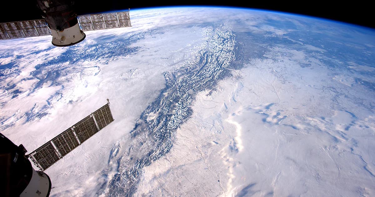 “Amazon” พร้อมปล่อยฝูงดาวเทียมเชื่อมอินเทอร์เน็ต ยื่นขอหน่วยงานด้านสื่อสารของสหรัฐฯ แล้ว