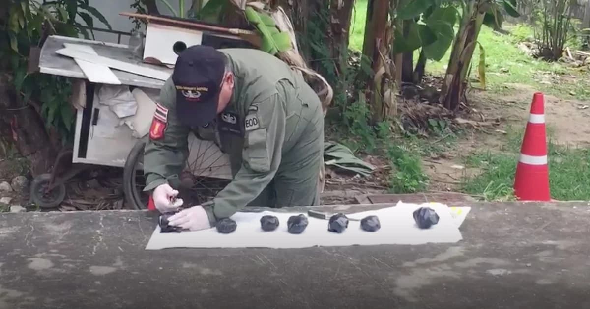 หน่วยอีโอดี เข้ากู้ระเบิดทำเอง 7 ลูก พบที่คอนโดเอื้ออาทรบางบัวทอง