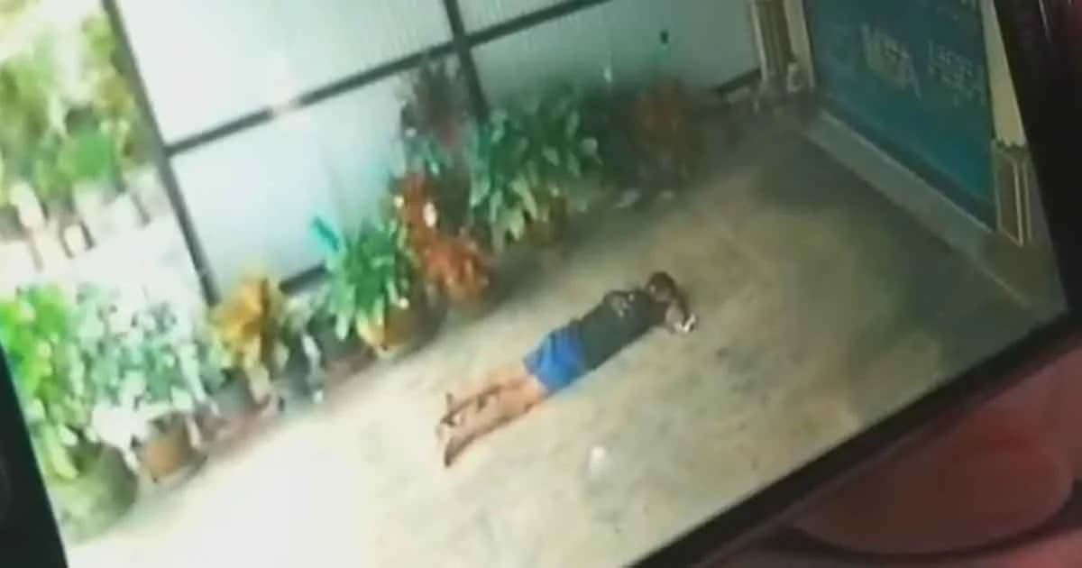 ชายปริศนานอนหน้าบ้าน เจ้าของไม่เห็นขับรถทับร่าง เจ็บสาหัส