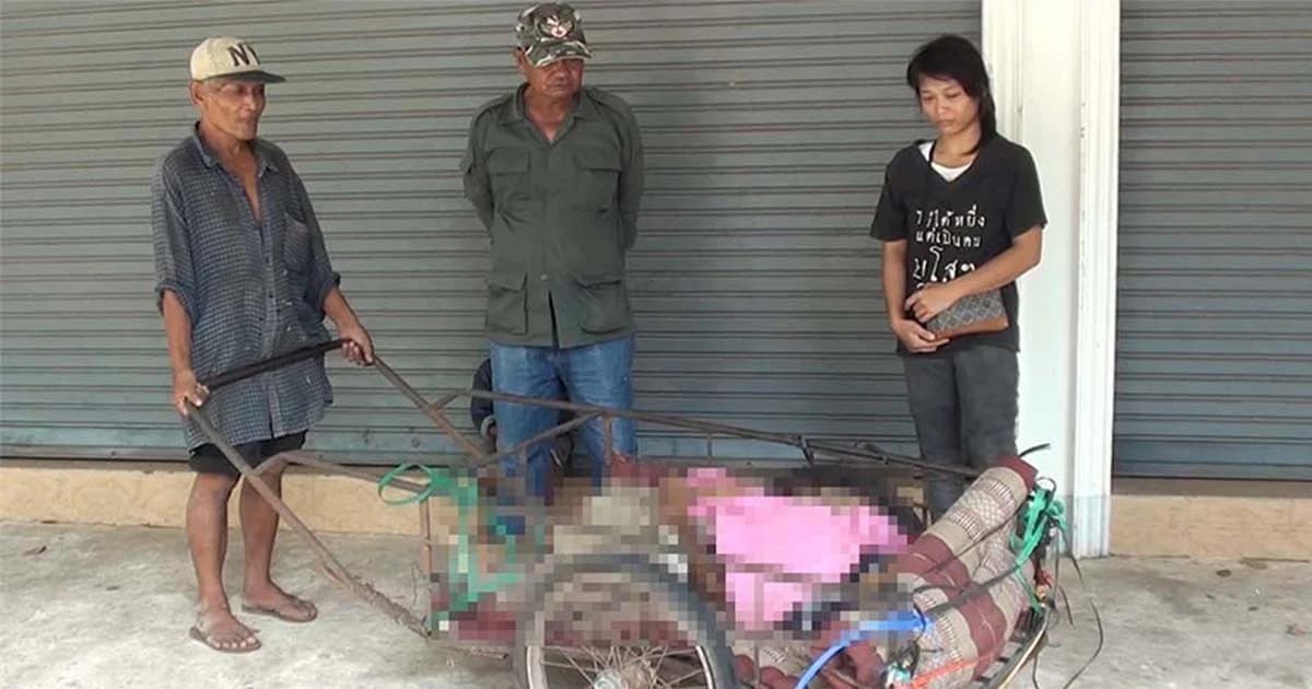 สุดเวทนา ! พ่อไม่มีเงินจัดงานศพ เข็นร่างลูกชายไปวัด ขอใช้สถานที่เผา