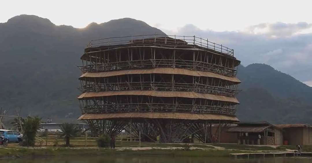 สั่งห้ามขึ้น “คอนโดไม้ไผ่” หลังก่อสร้างโดยไม่ขออนุญาต หวั่นเกิดอันตราย