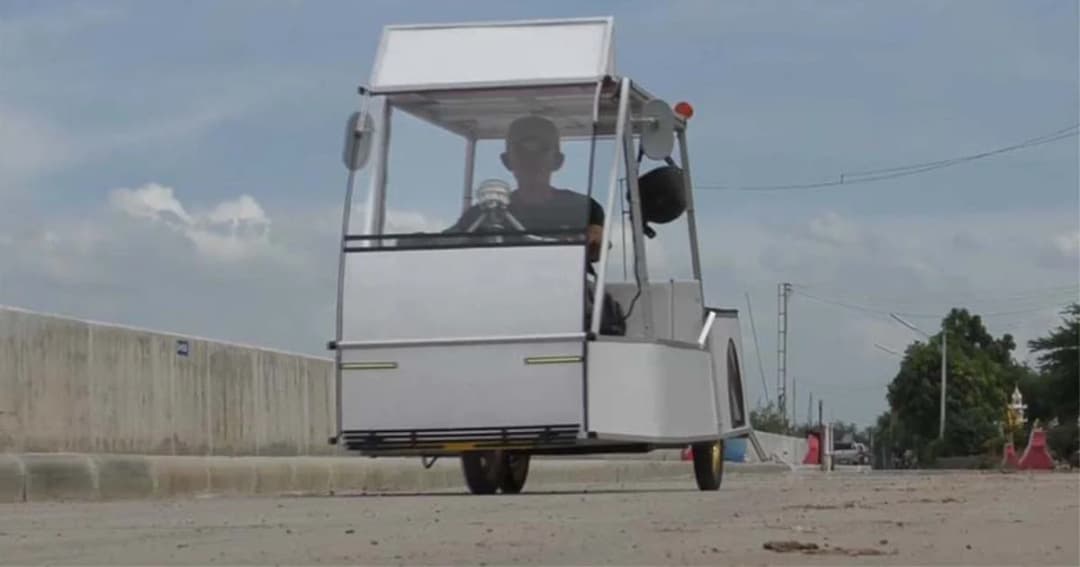 ลุงวัย 69 ผลิต “ตุ๊กตุ๊ก” ใช้พลังงานเเสงอาทิตย์ แบตเตอรี่ไฟฟ้า เครื่องยนต์