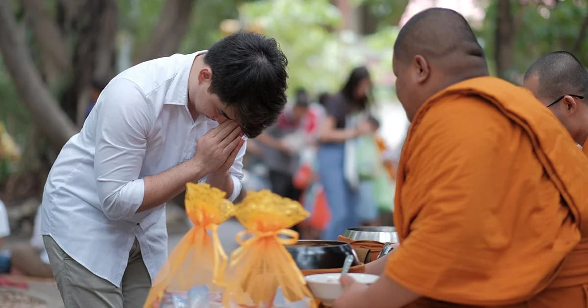 เข้าพรรษาตักบาตรอาหารสุขภาพ อิ่มบุญ พระสงฆ์มีสุขภาพดี