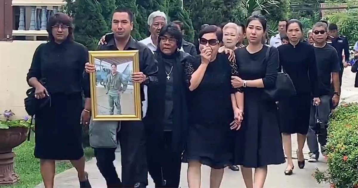 ญาติกัปตันพีท นิมนต์พระทำพิธีเชิญดวงวิญญาณ เผย ภูมิใจที่พี่ชายสละชีวิตเพื่อส่วนรวม