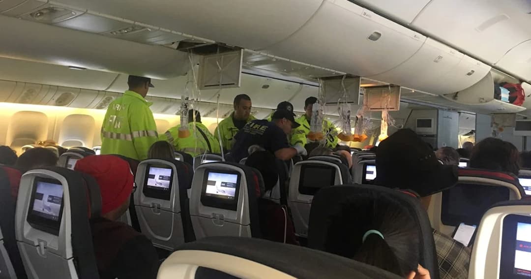 เครื่องบินของแอร์แคนาดาตกหลุมอากาศ มีผู้ได้รับบาดเจ็บ 37 ราย