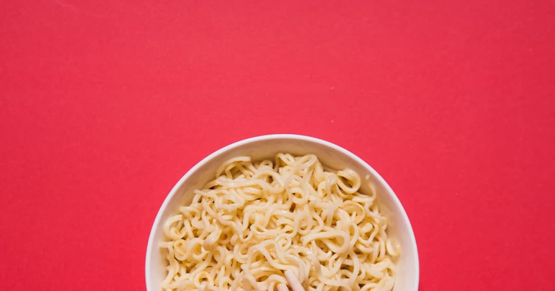 เรื่องเส้น ๆ ของบะหมี่กึ่งสำเร็จรูป อาหารยอดฮิตสิ้นเดือน