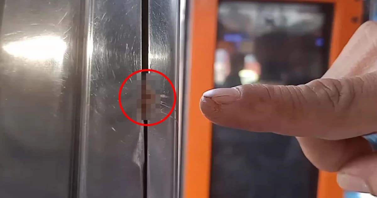 นศ.ขึ้นรถเมล์สีส้มถูกประตูอัตโนมัติหนีบนิ้วขาด