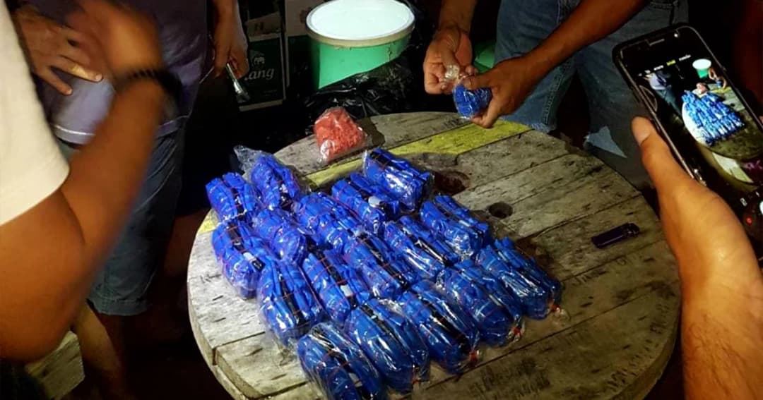 ตำรวจ สภ.เขรางค์นคร จับขบวนการค้ายาเสพติดในพื้นที่ ยึดของกลางได้กว่าล้านเม็ด