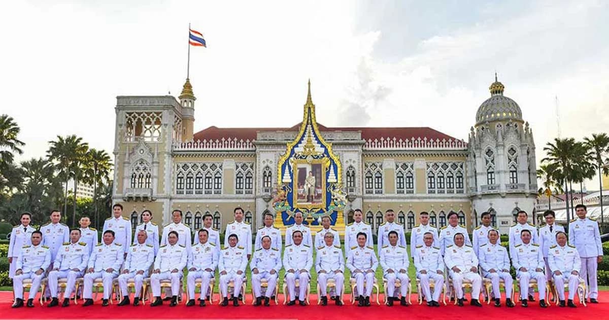รัฐบาลพลเรือนเต็มตัว ! คณะรัฐมนตรี ร่วมถ่ายภาพหมู่ หน้าทำเนียบฯ