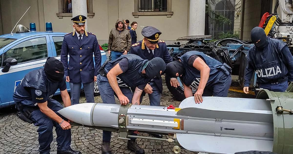 ตะลึง! ค้นบ้านอดีตผู้สมัคร ส.ว. อิตาลี เจอ “มิสไซส์”