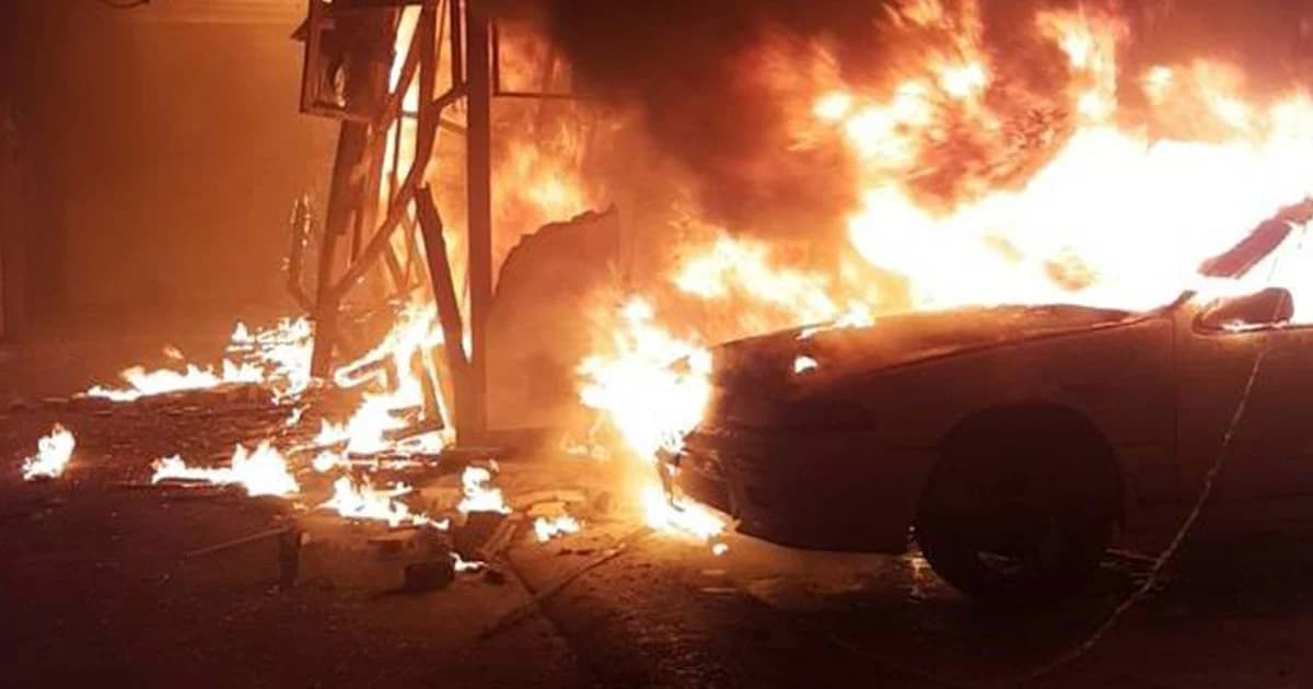 ออกบ้านแค่ 10 นาที กลับมาอีกที ช็อก! ไฟไหม้บ้านวอดทั้งหลัง พร้อมรถยนต์