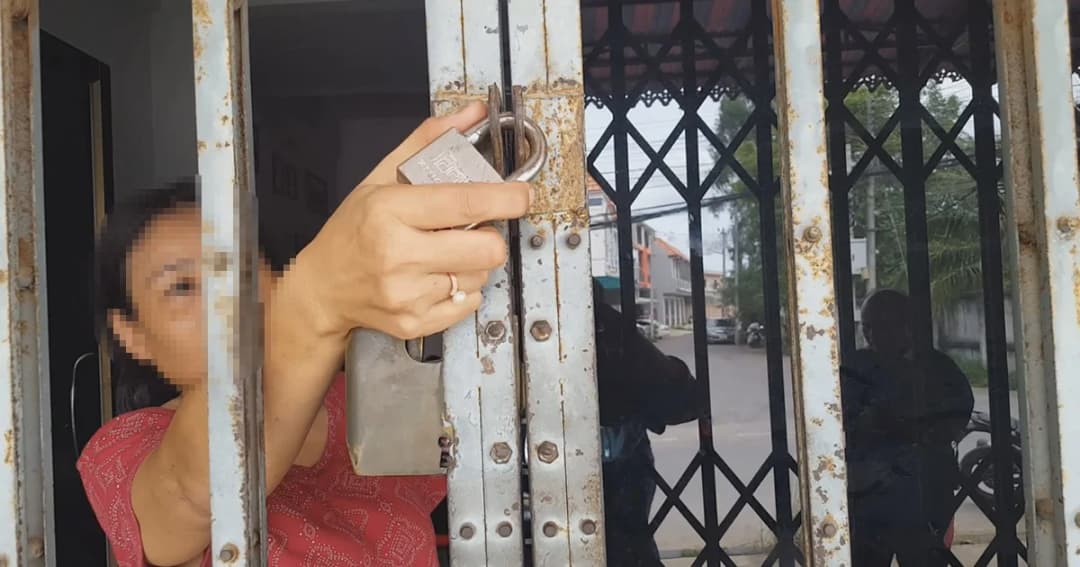 หนุ่มง้อเมียไม่สำเร็จ ล็อกกุญแจขัง 4 ชีวิตไว้ในบ้าน จ.สงขลา