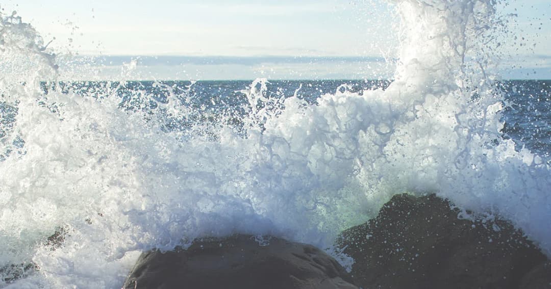 คลื่นลมทะเลแรงซัด 2 นักเที่ยวเที่ยวจมทะเลป่าตอง จ.ภูเก็ต