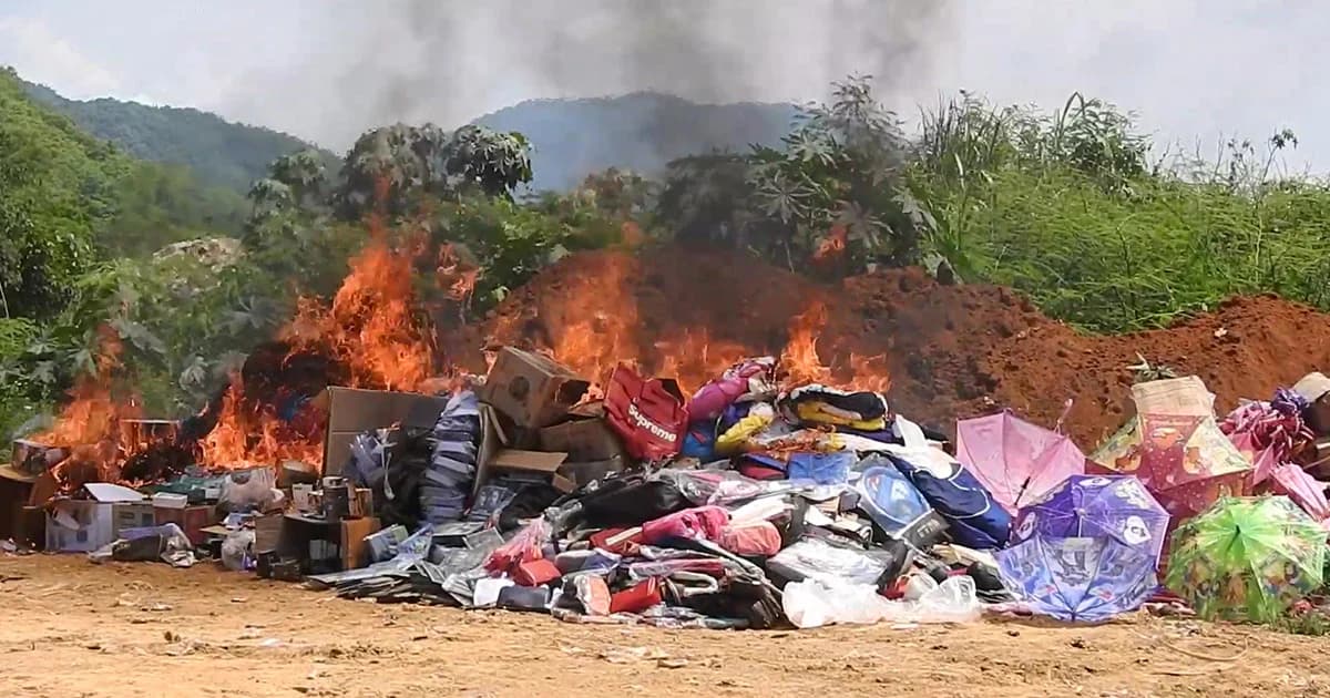 ศุลกากรเผาของผิดกฏหมายมูลค่า 11 ล้านบาท