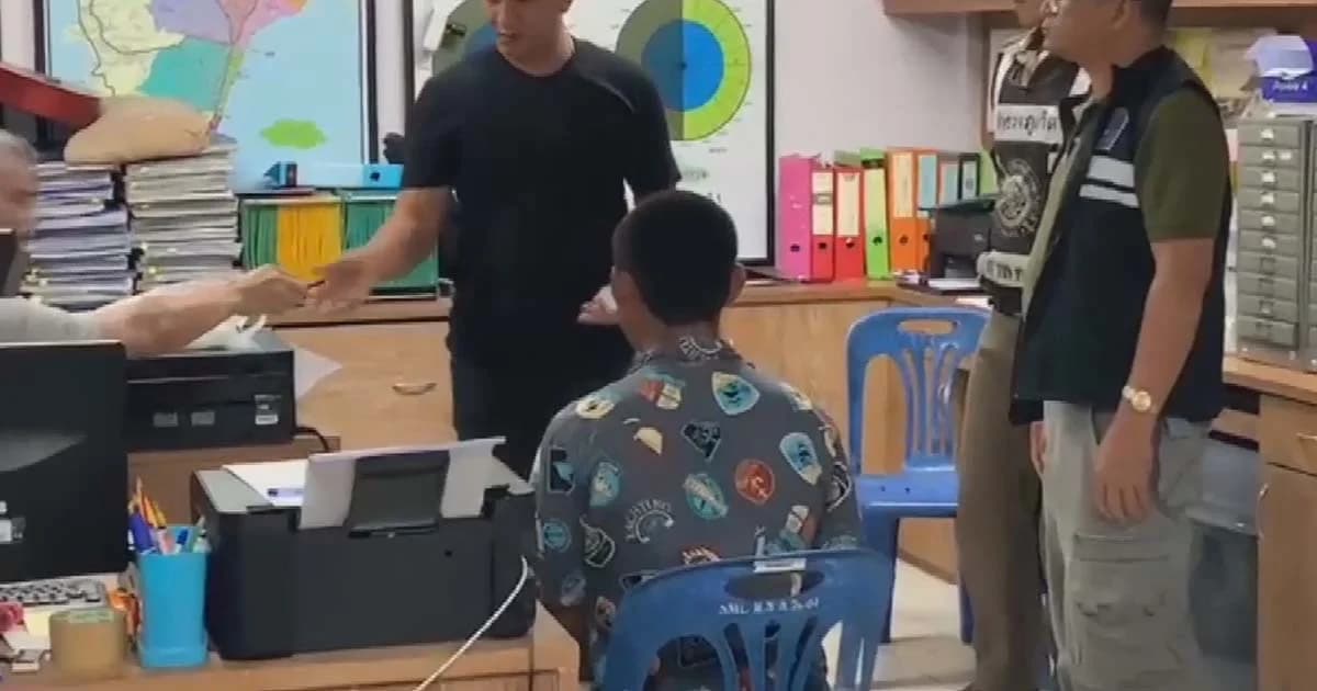 หนุ่มฉุนนทท. คิดว่าด่าภรรยา คว้าอีโต้ฟันคออาการสาหัส