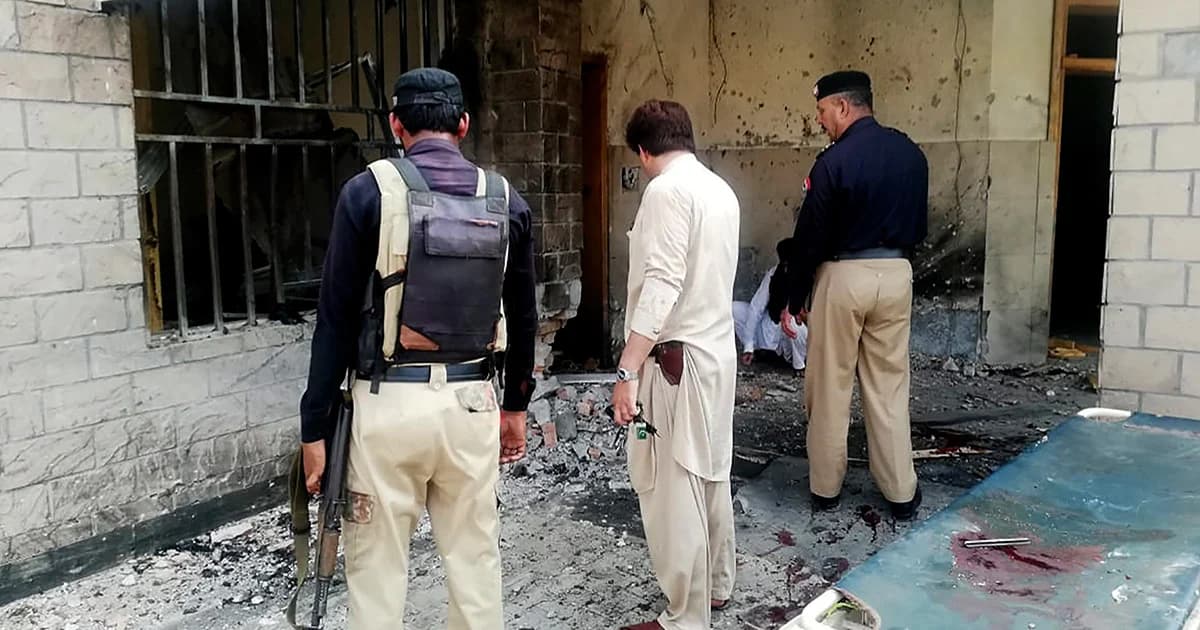 มือระเบิดพลีชีพหญิง บุกโจมตีโรงพยาบาลในปากีฯ ดับ 8 ราย
