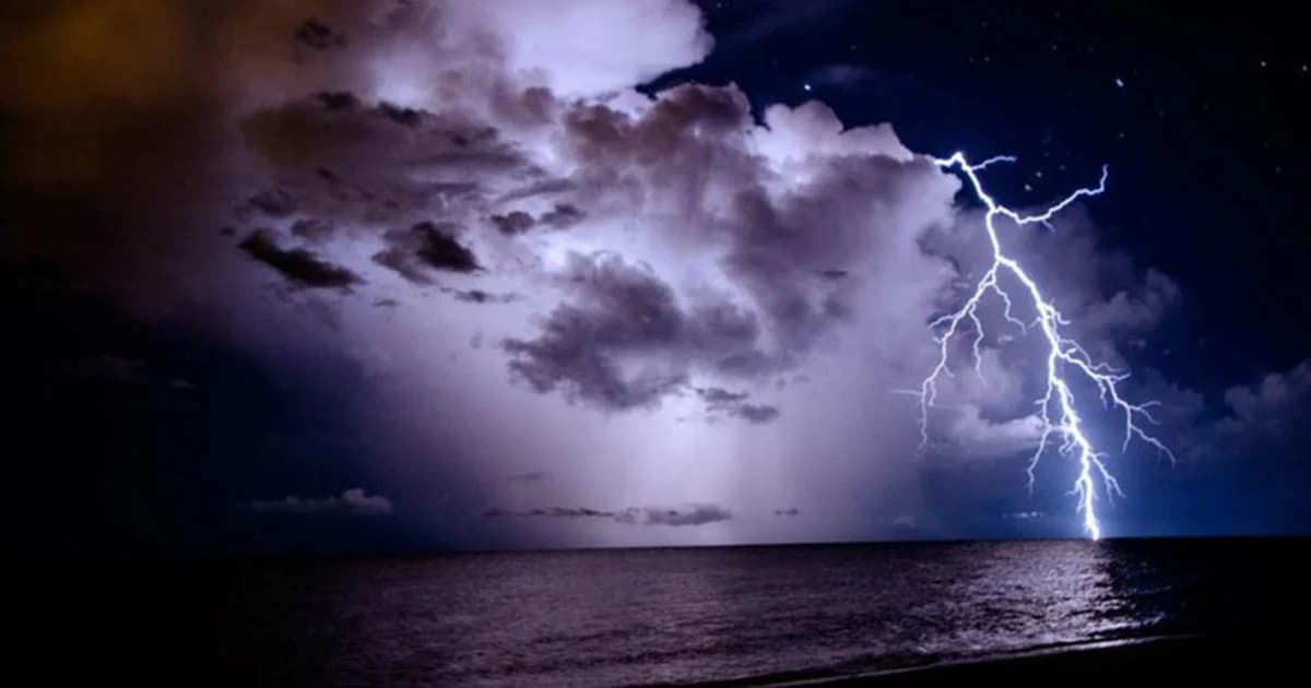 ฟลอริดาเผชิญพายุฝนถล่มรุนแรง โดนฟ้าผ่าแล้ว 8 ราย