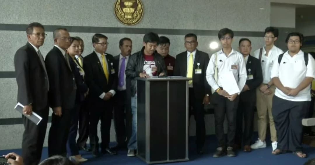 หัวหน้าพรรคโดมปฏิวัติ ยื่นหนังสือขอสภาฯ อภิปรายปัญหากองทุน กยศ.