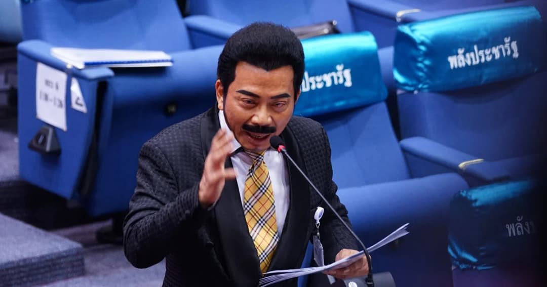 ประท้วงวุ่น ป้ายหาเสียง พปชร.รับประกันราคายาง 65 บาท