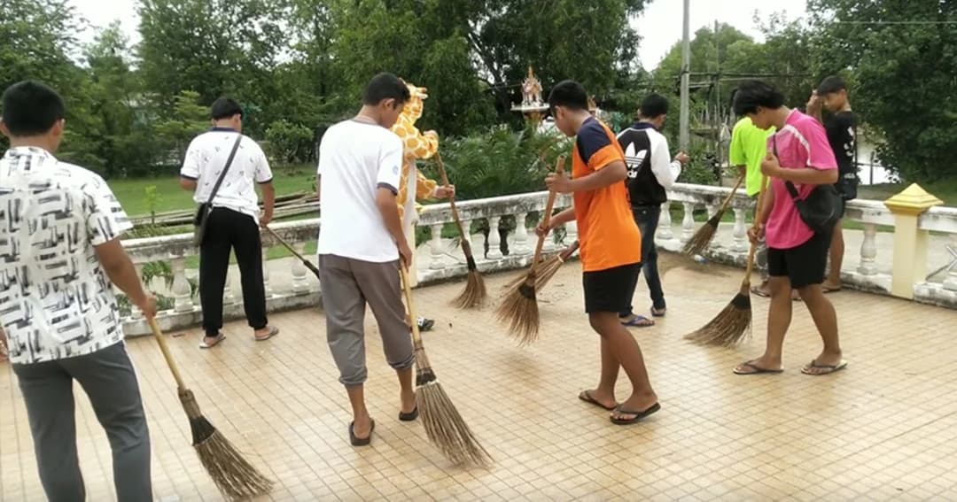 กลุ่มเด็กแว้นจิตอาสา ร่วมทำความดีถวายเป็นพระราชกุศลในหลวงรัชกาลที่ 10
