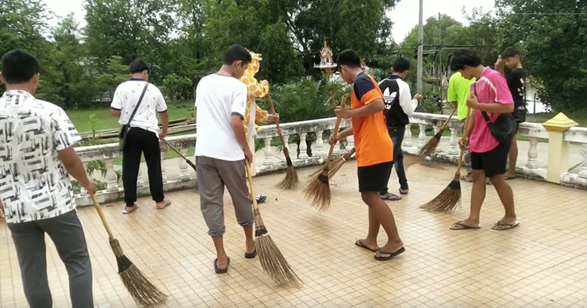 กลุ่มเด็กแว้นจิตอาสา ร่วมทำความดีถวายเป็นพระราชกุศลในหลวงรัชกาลที่ 10