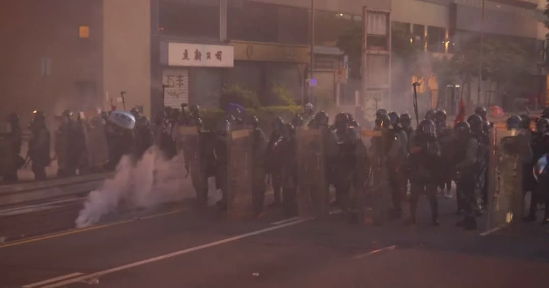 ฮ่องกงประท้วงอีกสัปดาห์ที่ 8 ม็อบโดนกระสุนยาง เจ็บ 24 คน ถูกจับกุม 13 คน